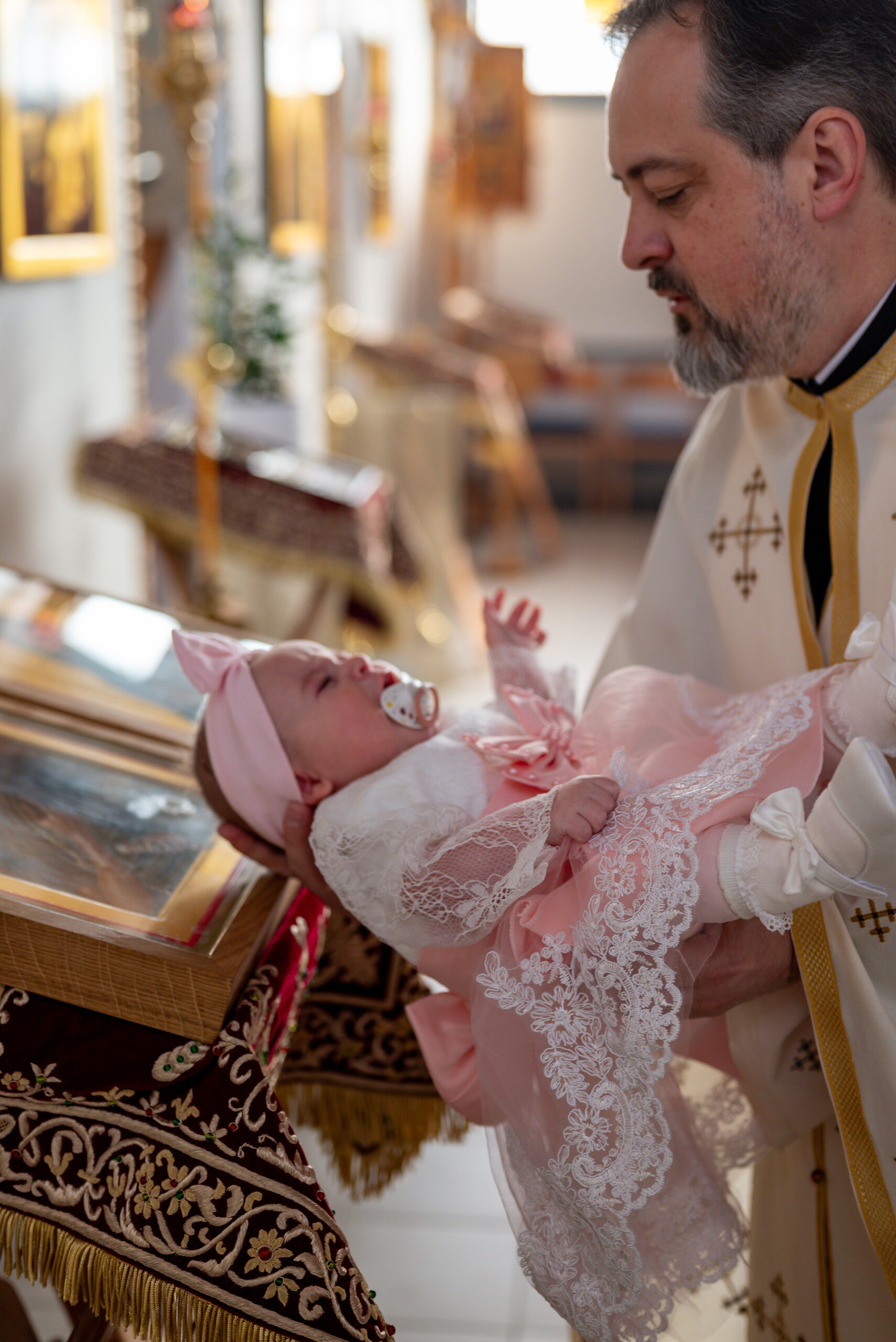 Copii in biserica la Botez