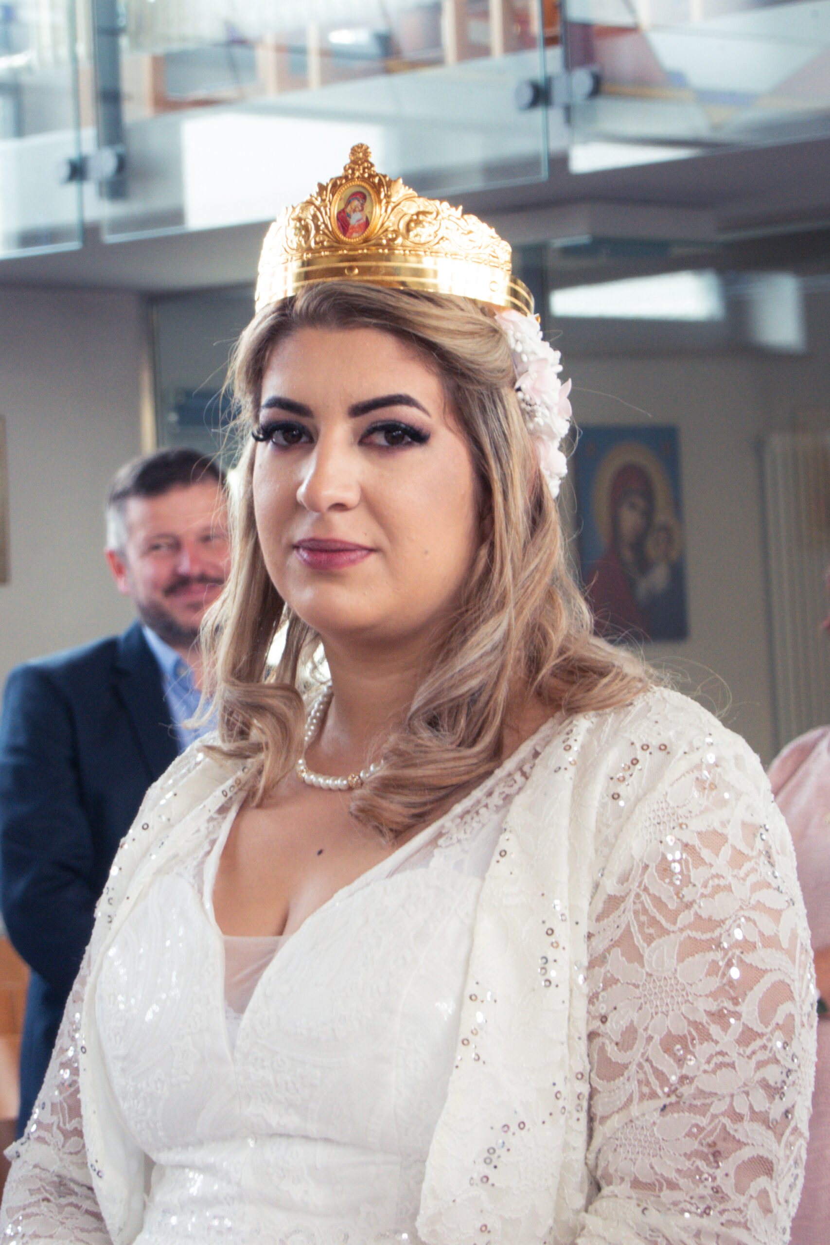 mireasa in timpul cununiei