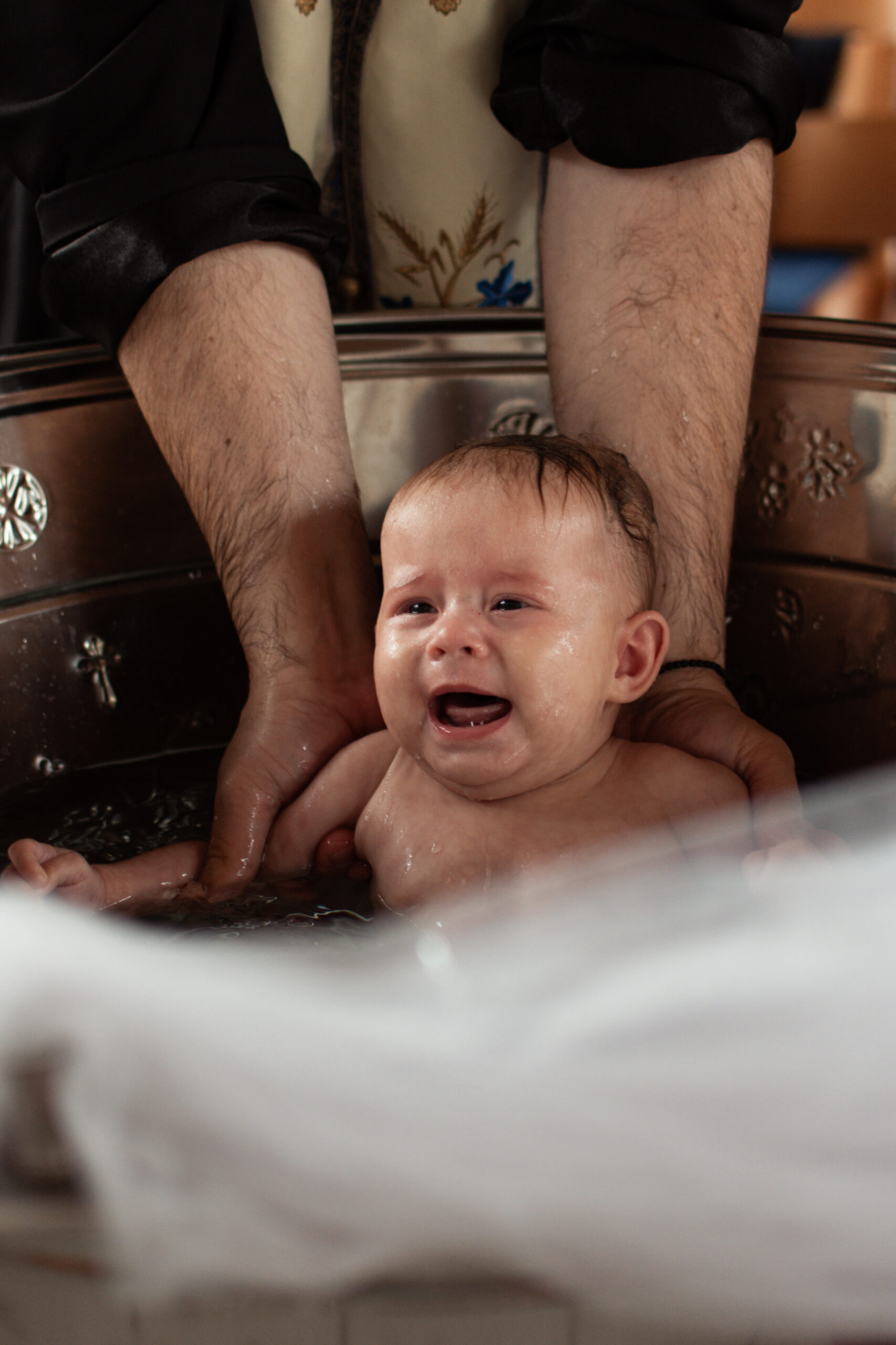 Copil in Cristelnita