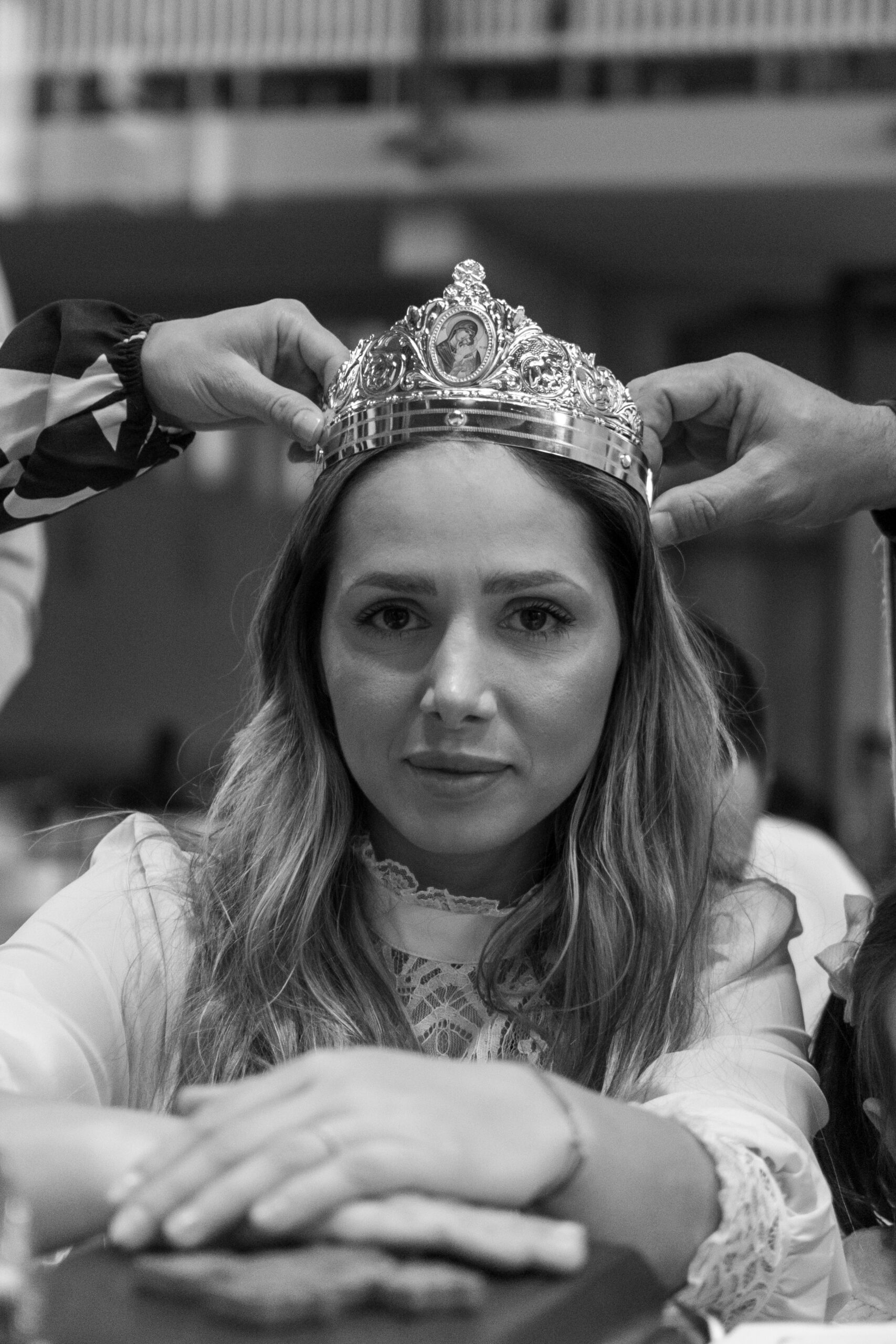 mireasa in timpul cununiei